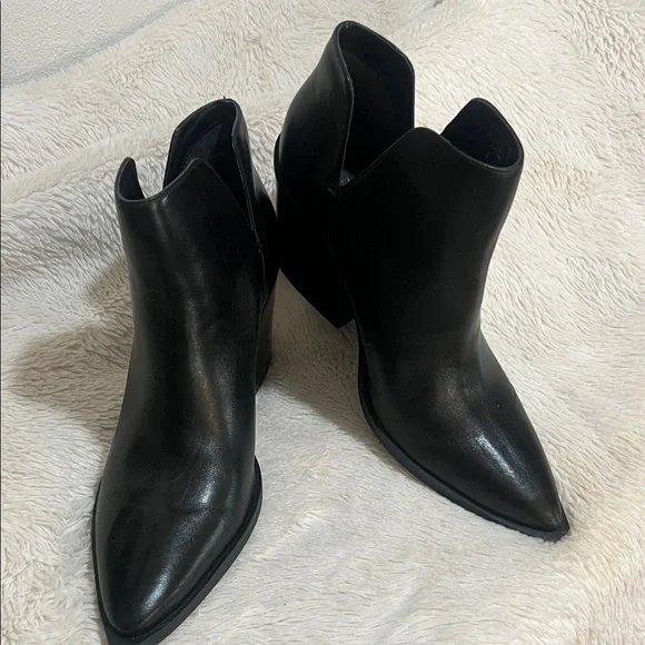 Gianni Bini Black Ankle Booties - Picture 1 of 4